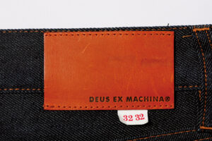【デウスエクスマキナ（Deus Ex Machina）の傑作ジーンズ】気鋭のブランドが放つシンプルな新定番モデル。