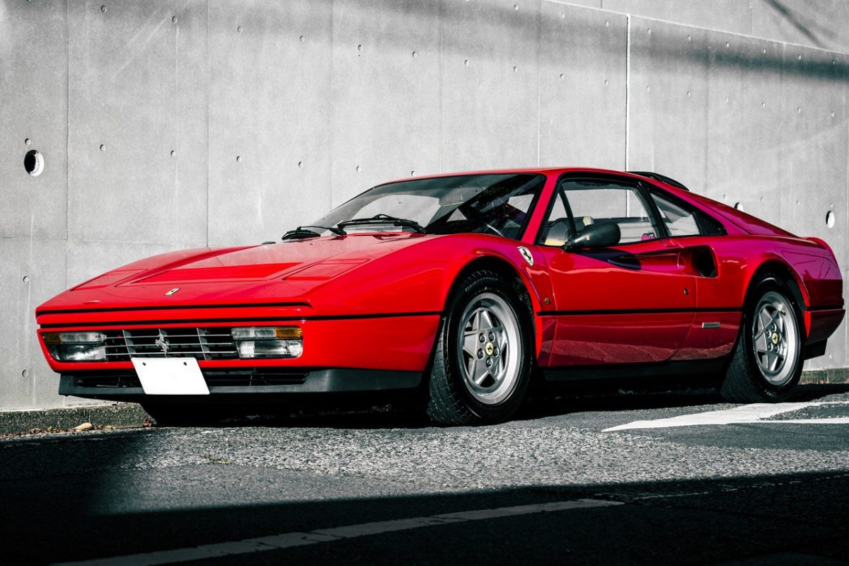 近年高騰している、傑作として名高いスモールフェラーリ「Ferrari 328GTB」でゆっくり走る。 | Dig-it [ディグ・イット]