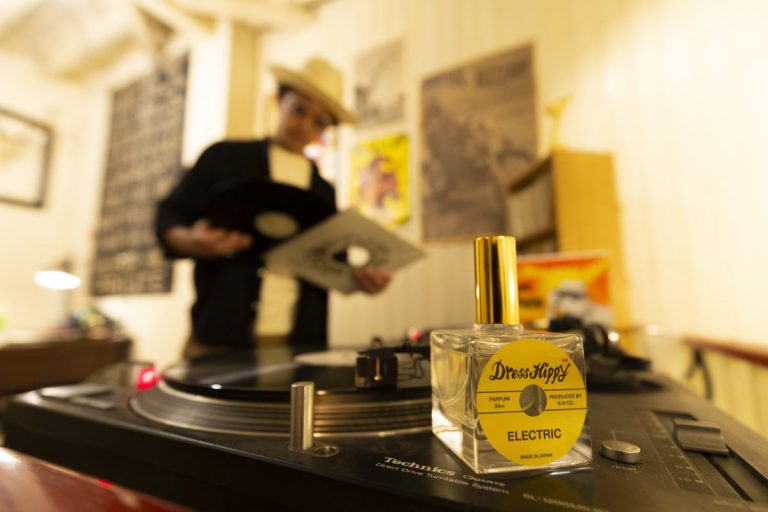 「NO name!」発！ ドレスヒッピーの香水は、音楽をイメージした大人の香り。