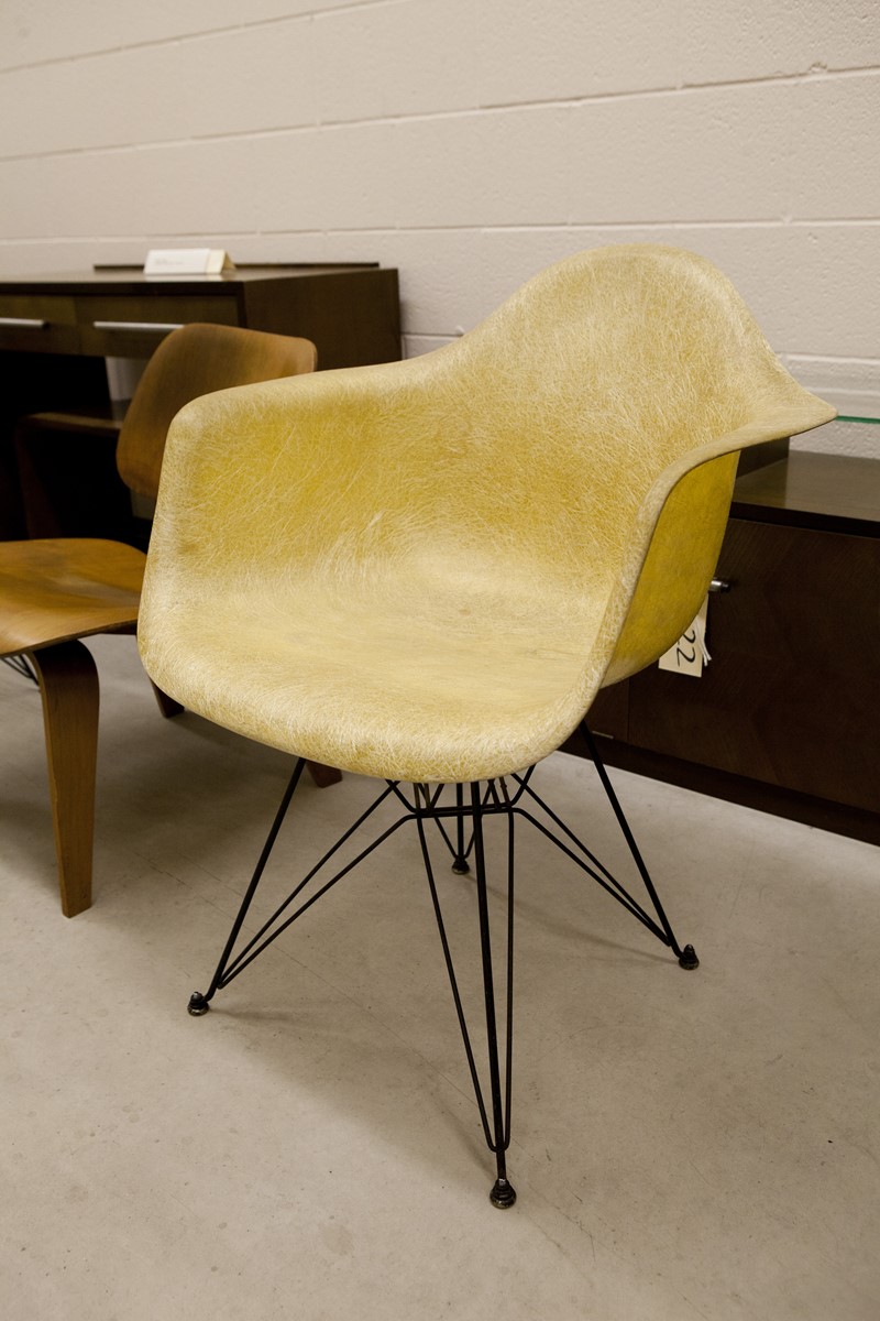 ヴィンテージ  ハーマンミラー イームズ EAMES シェルチェア色は白色になります