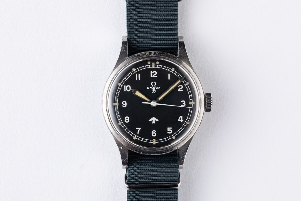専門店では ♢訳あり♢ ❁ᴗ͈ˬᴗ͈ GTロゴなしミリタリー腕時計 ブラックホワイト黒白