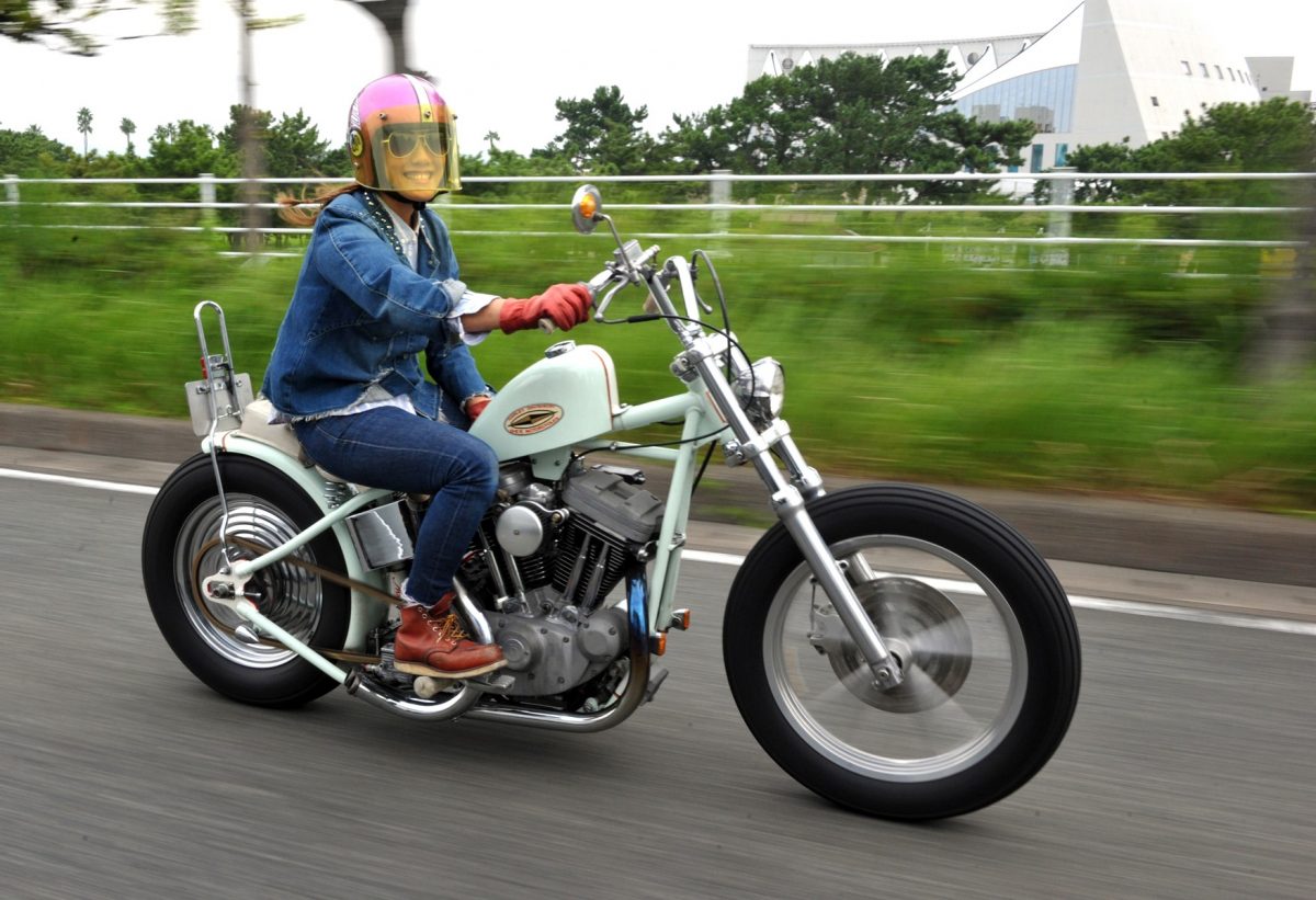 花柄女子がチョッパーに目覚めた!? ノーマルより軽くて女子向きな