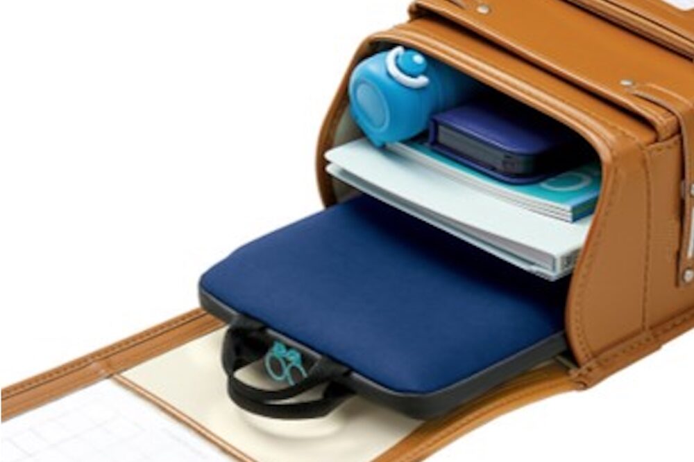 水 衝撃に強い ランドセルに入れやすいpc タブレットケース を発売 Dig It ディグ イット