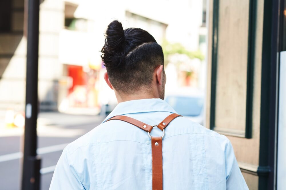 マンバンヘアからロン毛まで 下ろしても結わいてもキマる髪型6選 ヘアアレンジ術も教えます 22年版男性ヘアカタログ Dig It ディグ イット