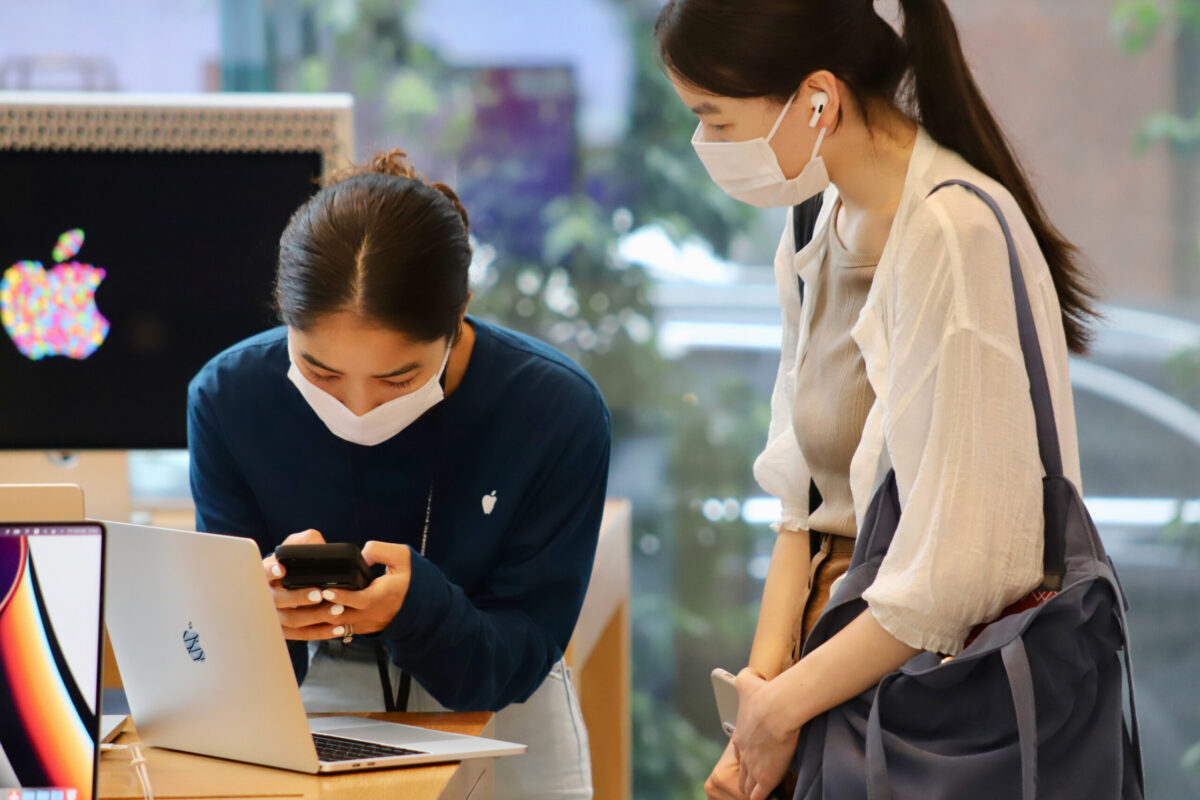 Apple MacBook air スターライト本体　本日で掲載終了！ 10年ぶりのMacBook | 石井めぐみオフィシャルブログ「☆幸せの