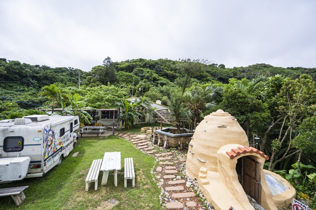 世界初のアースバッグのサウナが大自然の中に出現！ 沖縄の「GoMe」がアツい！