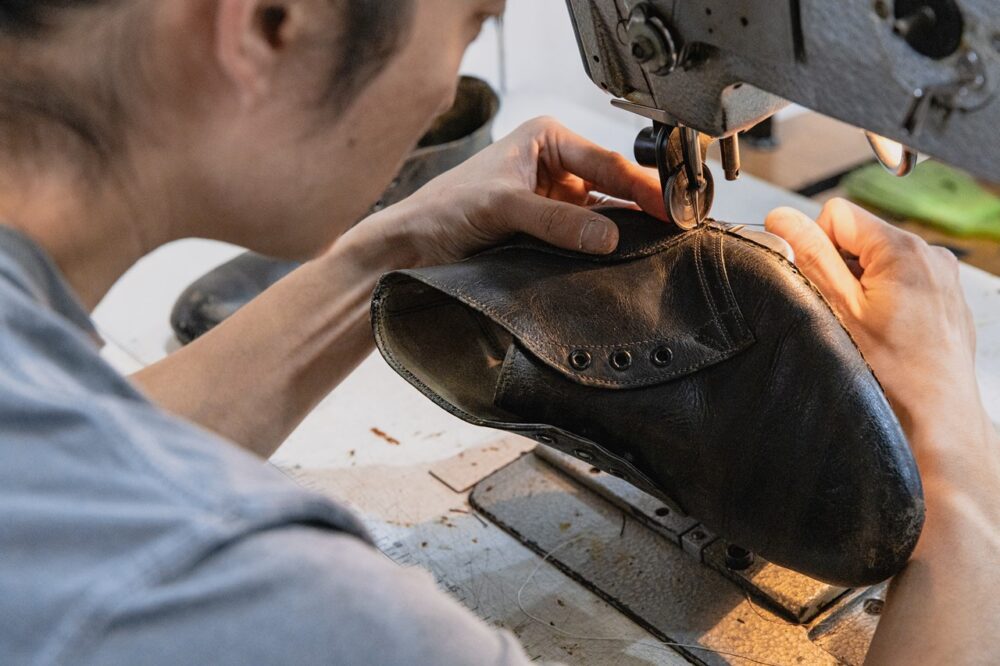 靴底の張り替えのタイミングは？ 製法によって異なるソール交換と修理の目安を伝授！