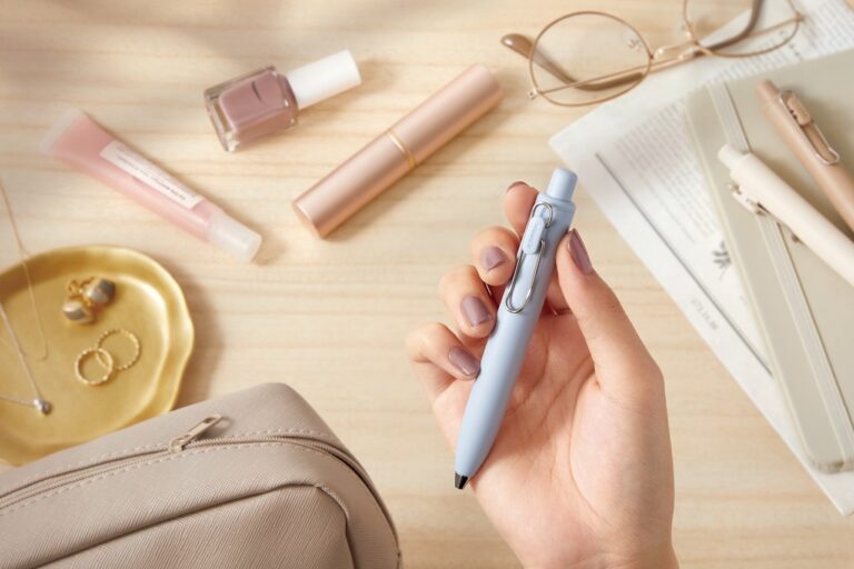 “ころんと、可愛い。”手に収まる上質感がコンセプトの『uni-ball one P』登場