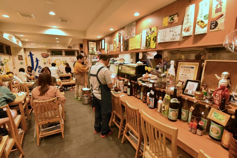 【東京横丁酒場ガイド】味とめ（三軒茶屋）｜ビルに生まれ変わってもお袋の味は不変。