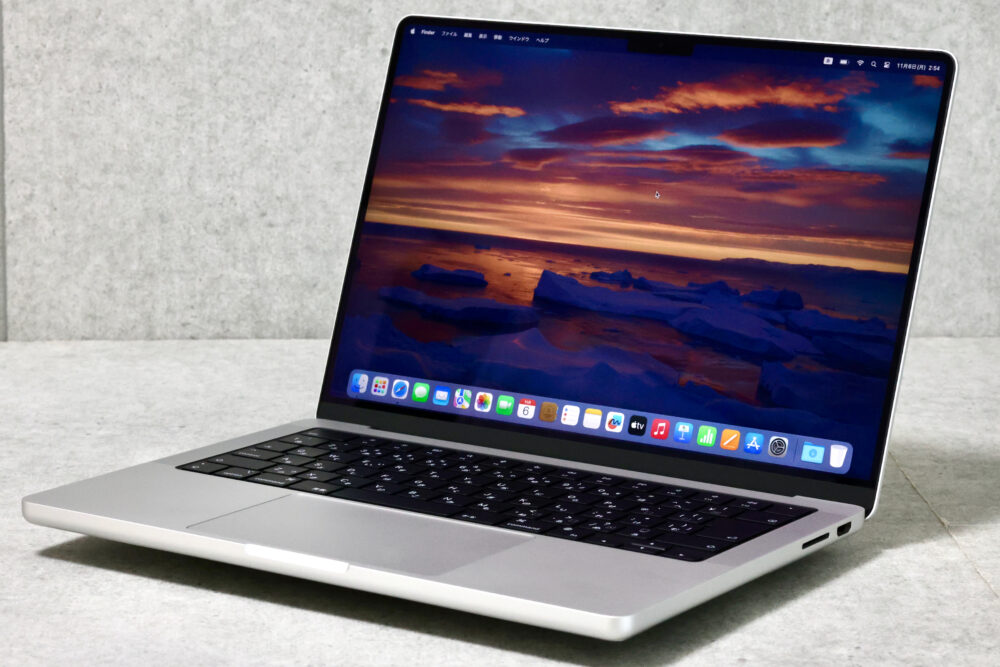 黒い最強モデル。105万6800円のMacBook Pro 14インチ（M3 Max