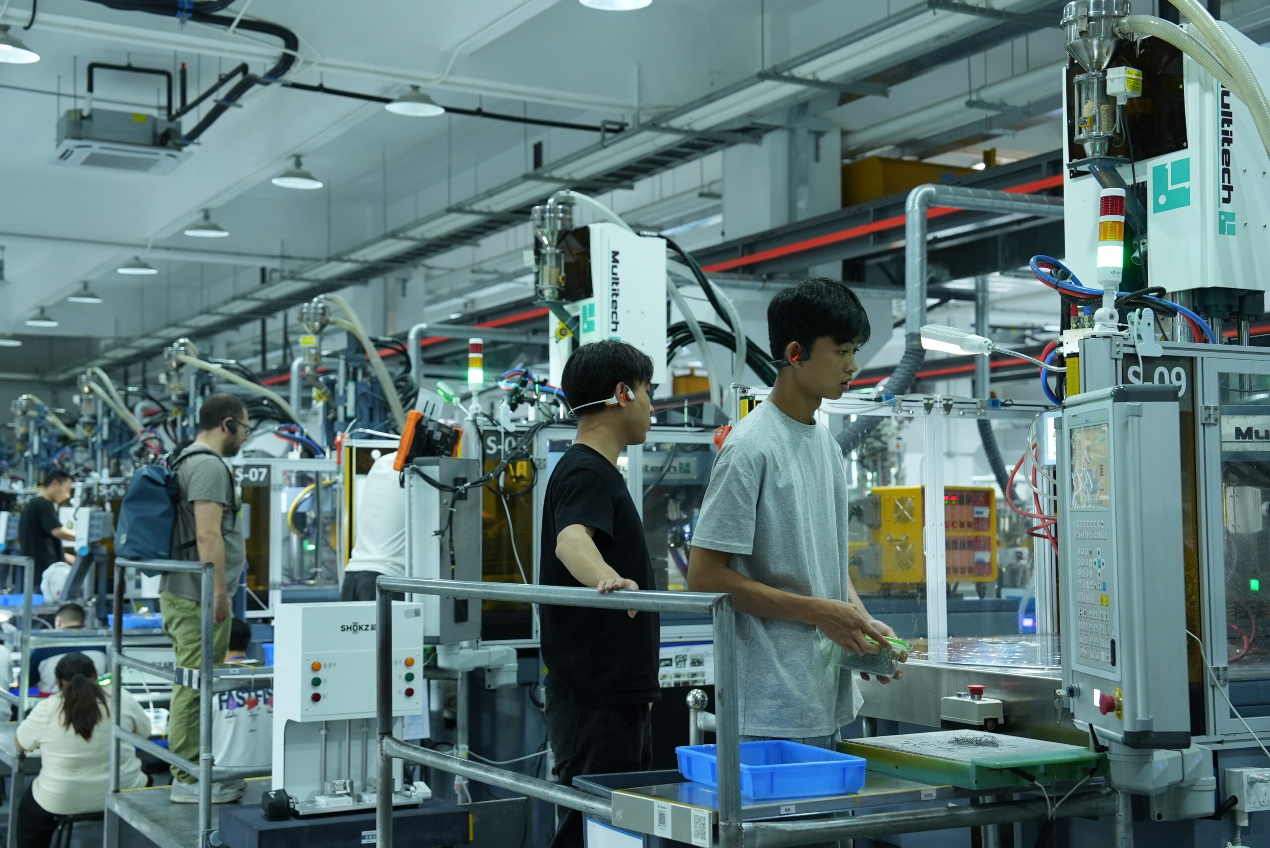 これで海外工場でうまく仕事ができる 世界の工場」と言われる深圳の、Shokzの生産設備に驚いた | Dig-it