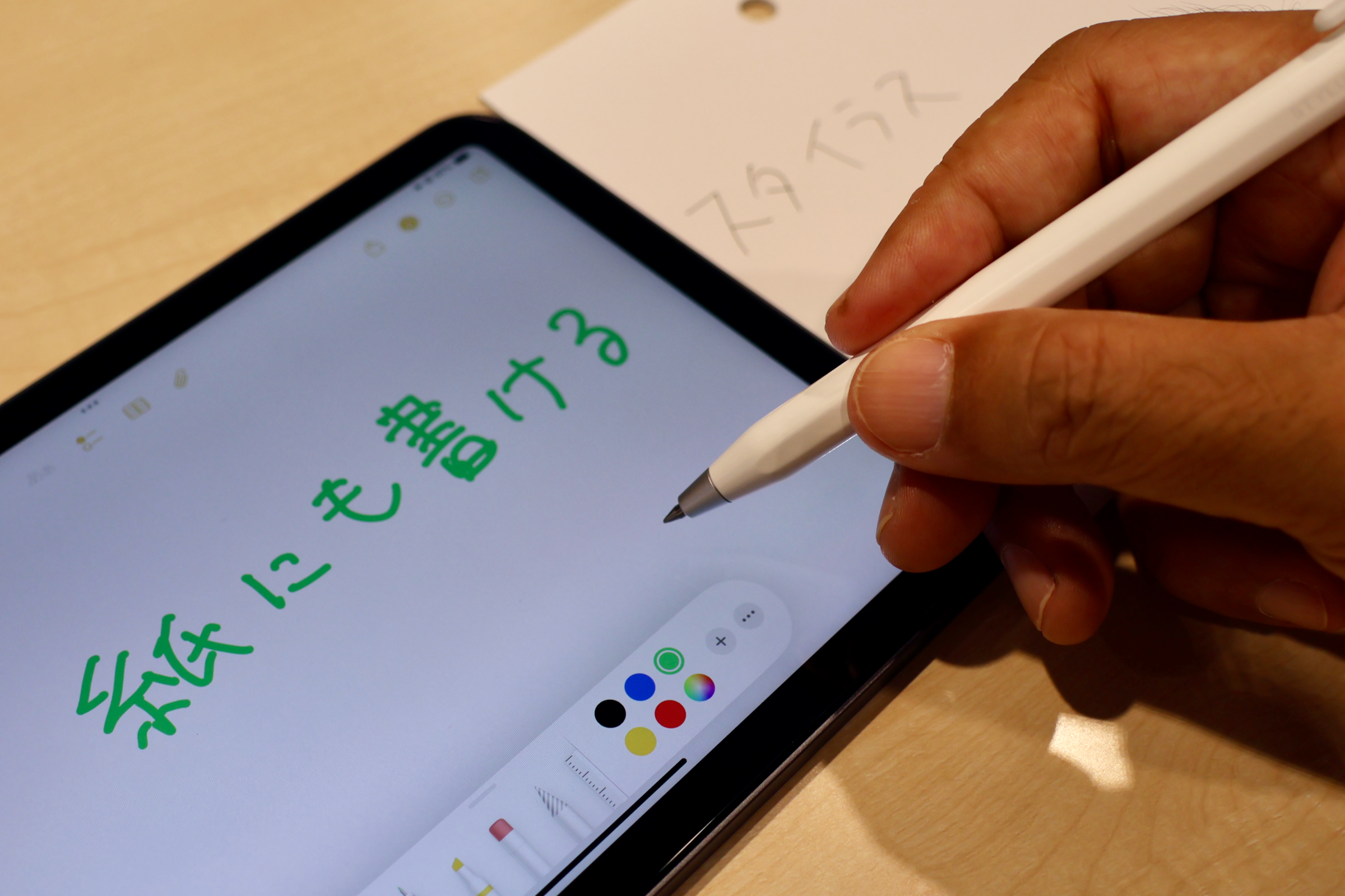 紙にもiPadにも、そのまま書けた――ゼブラの「二刀流ペン」スタイラス