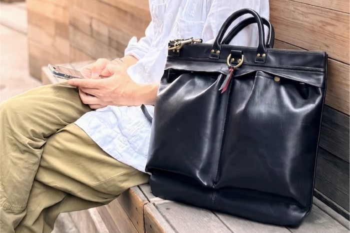 池田工芸 × Lightning 純国産「赤茶芯」ホースハイド RED T-Core Leather Lover Helmet Bag【公式オンライン限定】